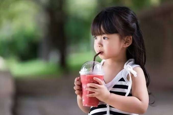 9 Jus Terbaik untuk Tingkatkan Kecerdasan Otak Anak