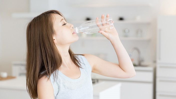 Minum Air Putih yang Cukup, Manfaatnya Membantu Cegah Penyakit Kronis