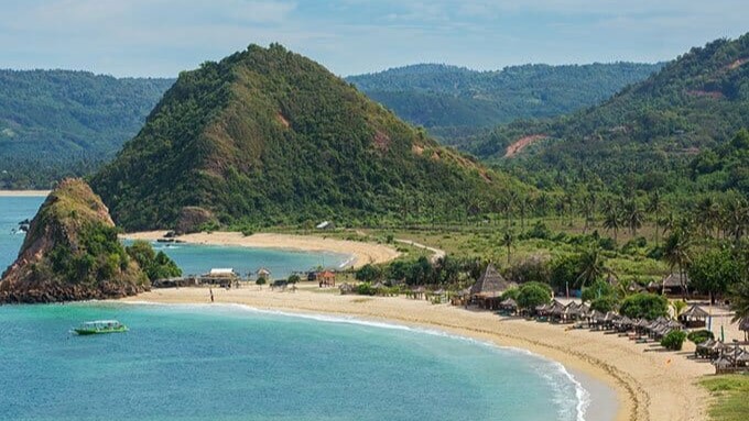Menjelajah 5 Pantai Eksotis Lombok Tengah, Surga Wisata Alam Mandalika NTB