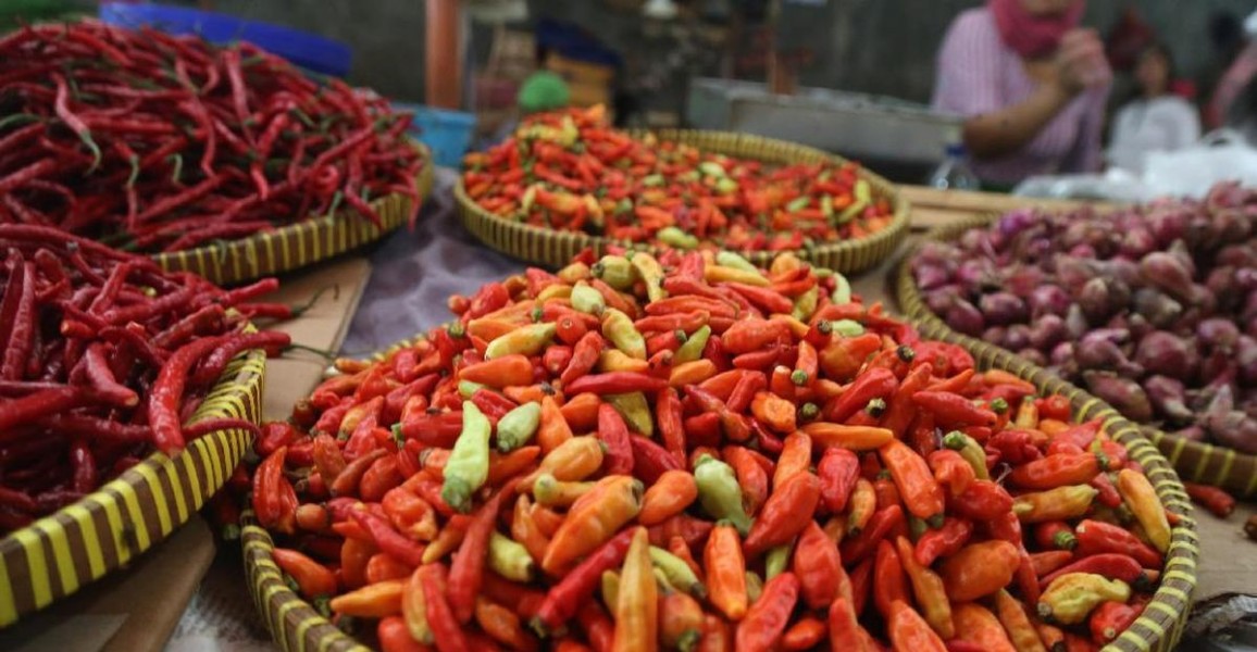 Harga Sembako Jakarta Berfluktuasi, Bawang dan Daging Naik Sementara Cabe Turun