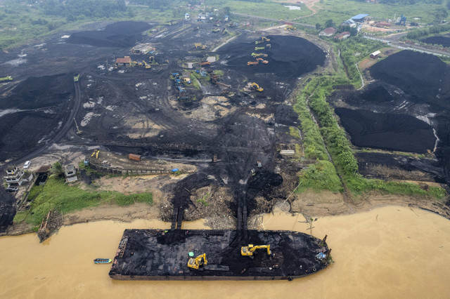 Harga Minyak Mentah dan Batu Bara Terperosok: Dampak Permintaan Lesu di China