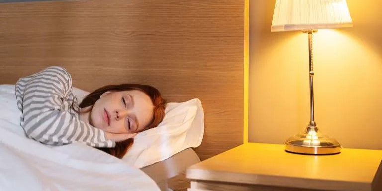 Tidur dengan Lampu Terang Dapat Meningkatkan Risiko Penyakit Jantung