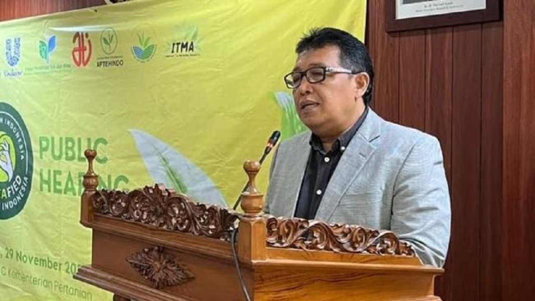 Meningkatkan Nilai Ekonomi Kebun Teh Rakyat Lewat Pelestarian Ekologi