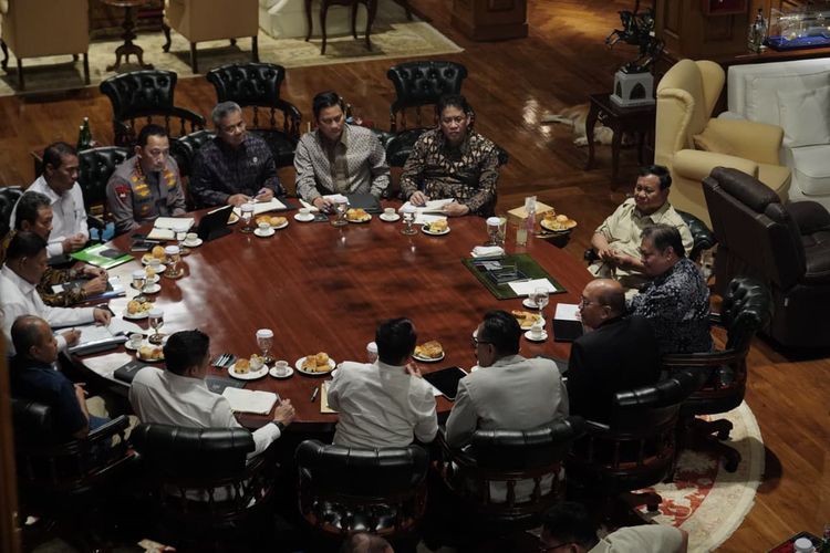 Prabowo Dorong Prototipe Listrik Desa Tenaga Surya Nasional