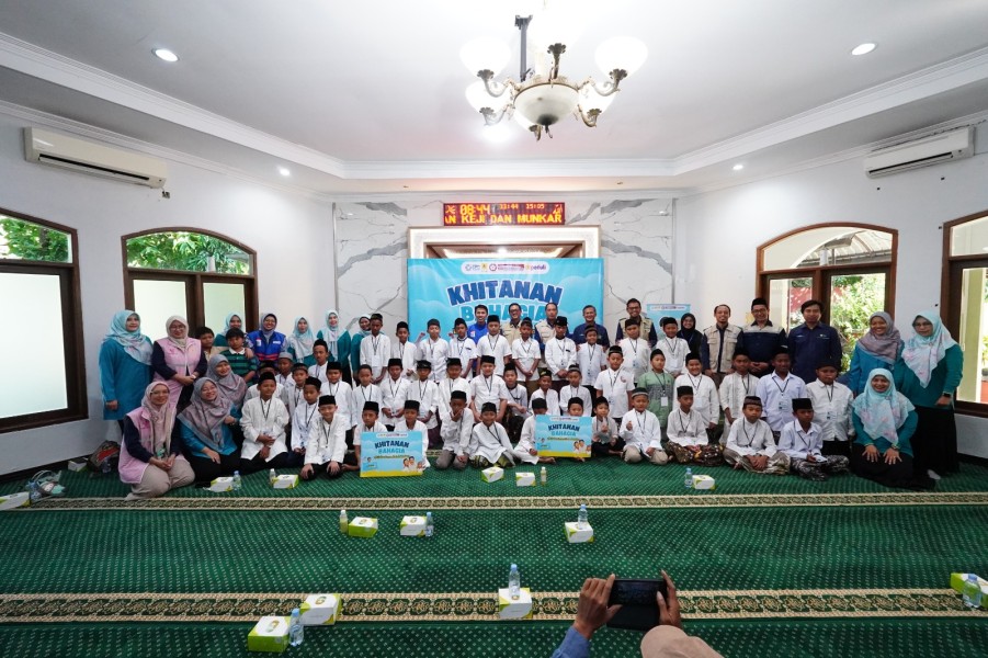 Sebagai pelaksana tanggung jawab sosial PLN Pusmanpro gelar khitanan gratis untuk anak dhuafa dalam program PLN Untuk Rakyat