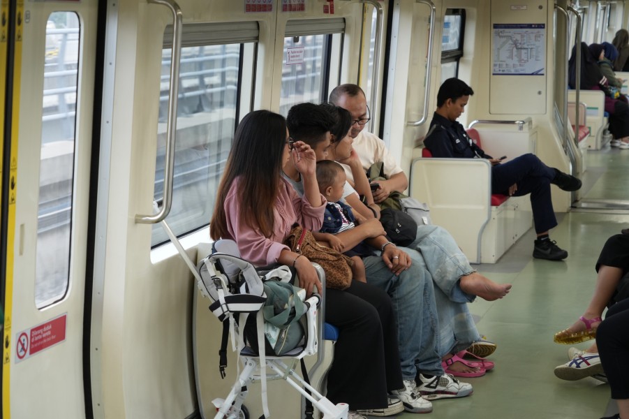 Dorong Masyarakat Gunakan Transportasi Umum saat Libur Akhir Tahun, KAI Terapkan Tarif Akhir Pekan pada Layanan LRT Jabodebek