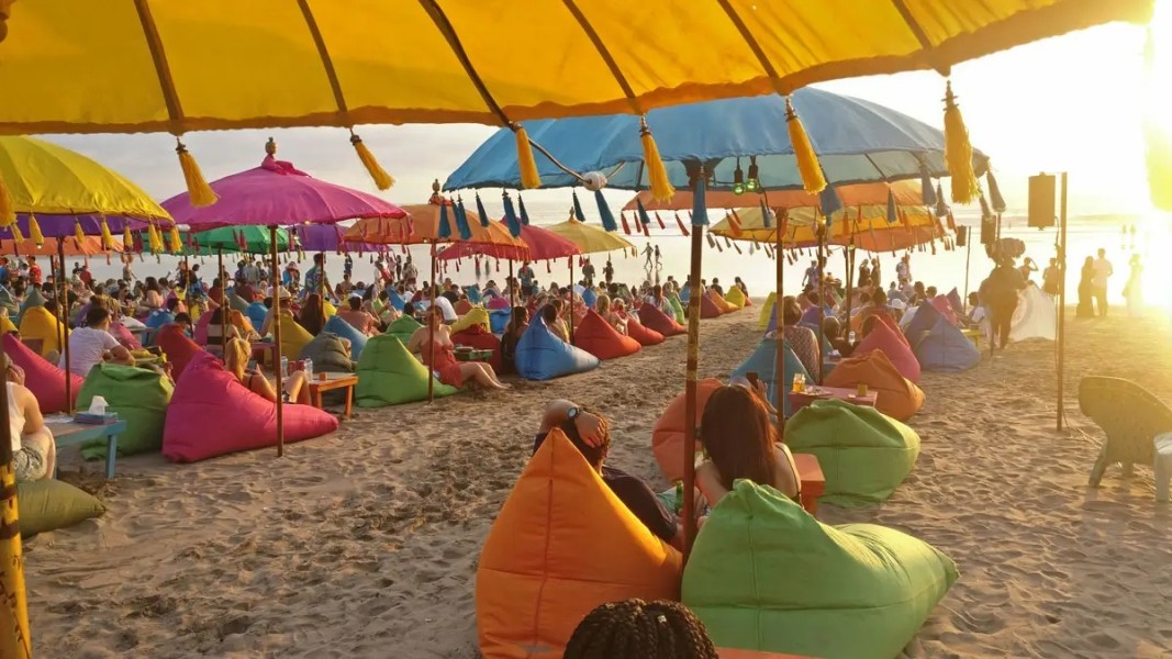 Jalan Jalan Hemat ke Seminyak Bali, Banyak yang Gratis!