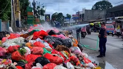 KLH Tangani Krisis Sampah Pasar Cimanggis Tangerang Selatan Secara Cepat