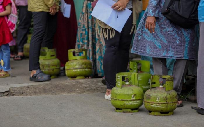 Warga Pontianak Ramai Antre Gas Elpiji, Stok Dijamin Aman