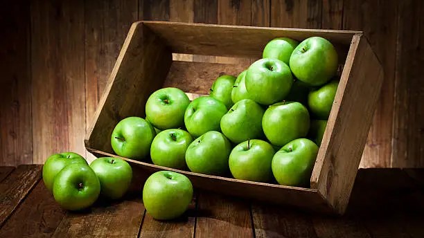 Apel Hijau Kurang Populer Namun Menyimpan Tiga Manfaat Penting bagi Tubuh