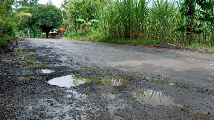 Jalan Rusak Hambat Akses Wisata Nagari Balai Panjang