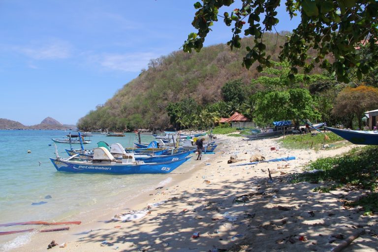 Selamat Tinggal Pantai Publik: Privatitasi Pantai Menjadi Sorotan Publik