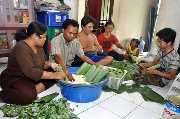 Jalan Pagi Sambil Menyapa Produsen Kuliner Kampung Lontong di Surabaya