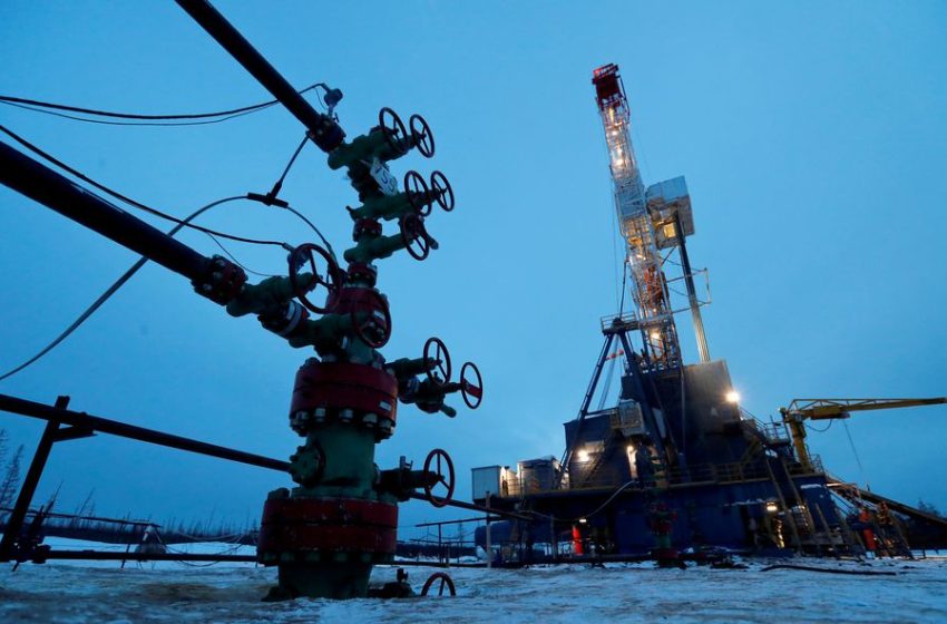 Harga Minyak Dunia Terkoreksi Usai Lonjakan: Pengaruh Sanksi AS Terhadap Rusia dan Penurunan Stok AS