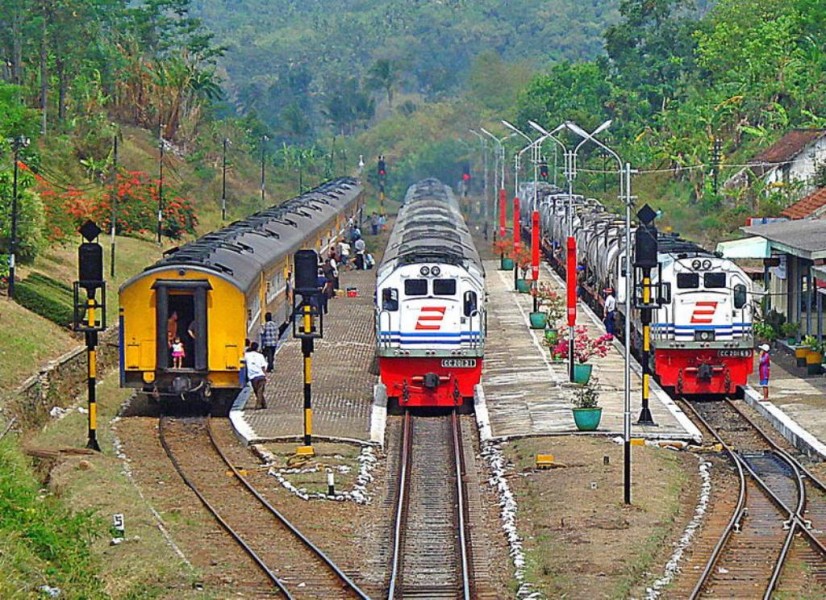 Kereta Api Angkut 843 Ribu Penumpang saat Libur Panjang, Bandung,Malang,Banyuwangi Jadi Destinasi Favorit