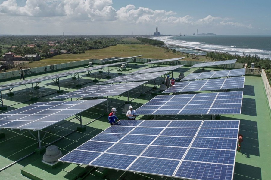 Prospek Energi Terbarukan di Tengah Tantangan Global: Indonesia Bertaruh pada Masa Depan Bersih dan Berkelanjutan