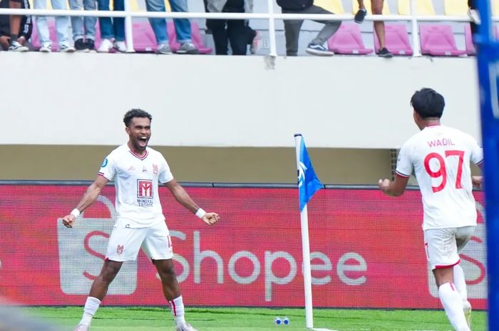 Yakob Sayuri Cetak Hattrick Perdana dalam Karier Profesional, Malut United Taklukkan Persis Solo 3-1
