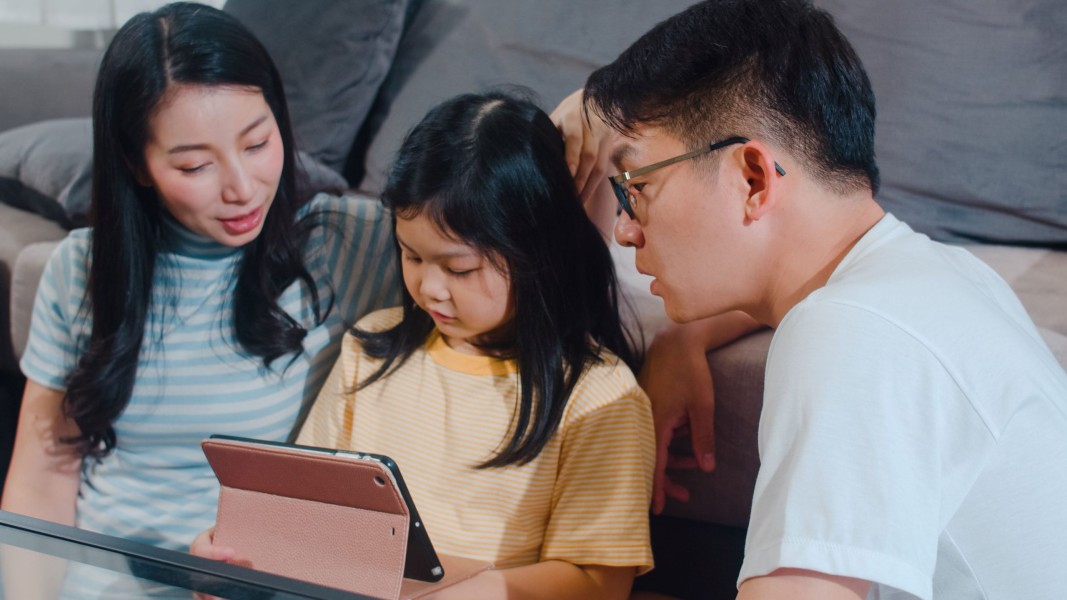 Mengelola Gadget dan Screen Time Anak: Panduan Praktis untuk Orang Tua