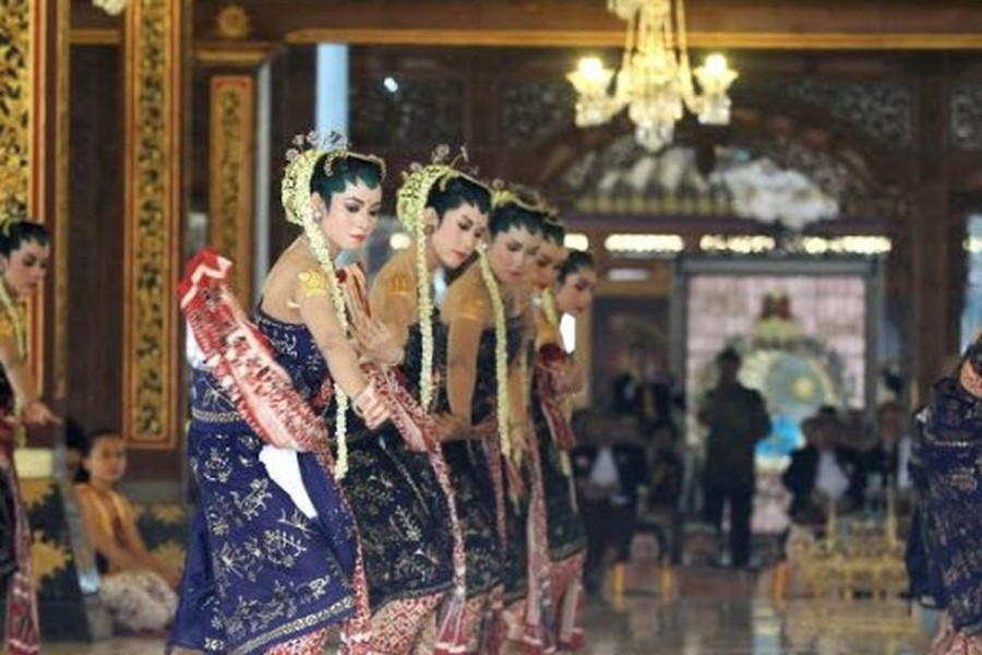 Sejarah Tari Bedhaya, Makna Filosofis, dan Koreografinya