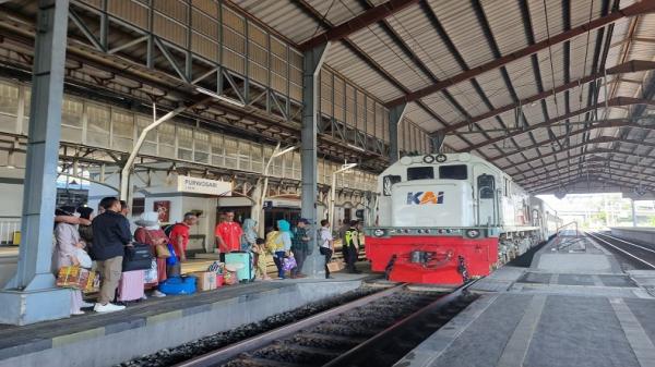 Kereta Api  Lempuyangan Jadi Primadona Baru Akses Wisata dan Mobilitas Yogyakarta