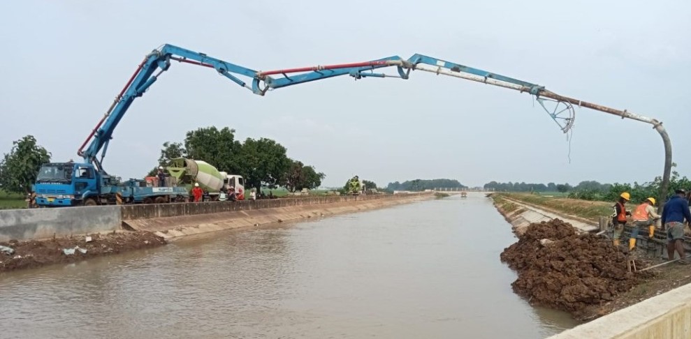 PT Hutama Karya Aktifkan Proyek Infrastruktur di Desa Sukamulya dan Rancasari: Fokus pada Penambalan Dinding dan Perakitan Besi