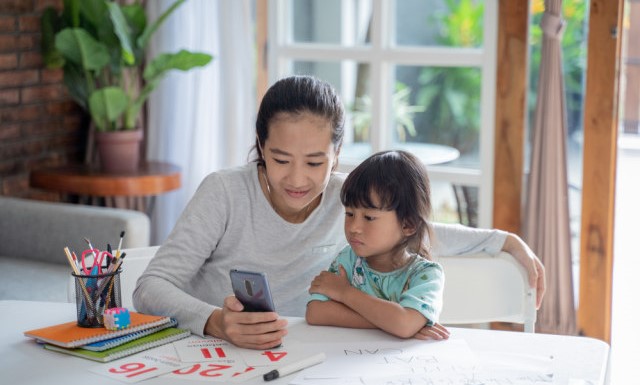 Kontrol Gadget Anak Demi Masa Depan Sehat