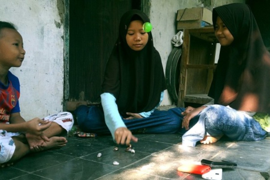 Tata Cara Bermain Bola Bekel, Alat, dan Level Permainannya