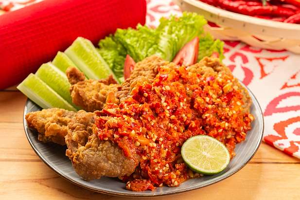 Ayam Geprek Idola Kita, Warung Sederhana di Depan SD Pengadilan 2 Bogor Ini Banjir Pembeli hingga 500 Porsi Sehari