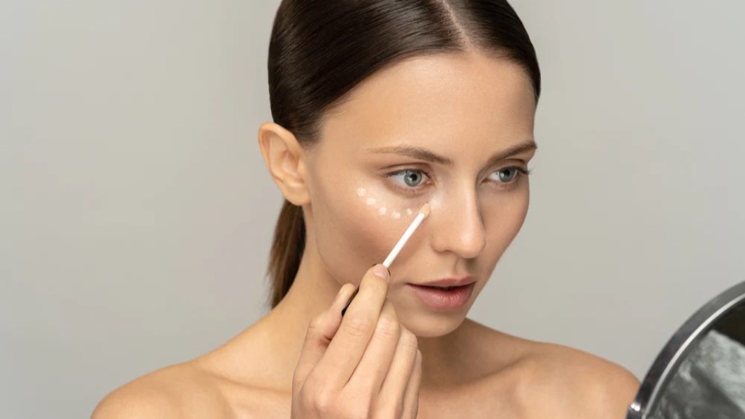 Rahasia Makeup Flawless: Urutan Pemakaian Concealer dan Foundation yang Tepat