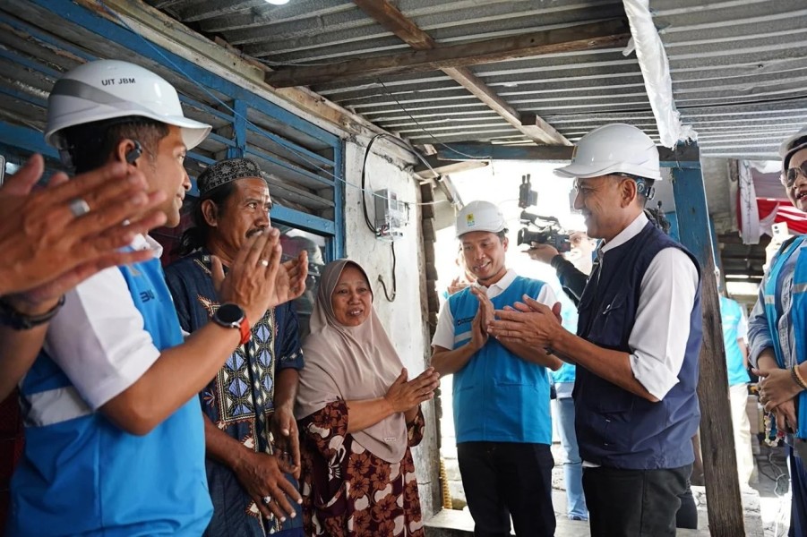 PLN Sambungkan Listrik Gratis Untuk Keluarga Jatim