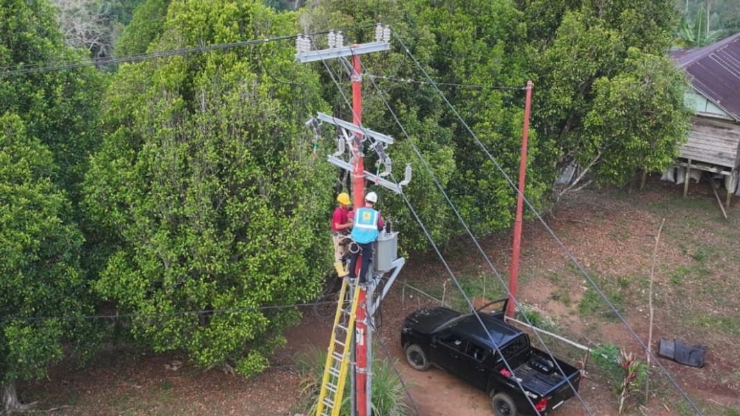 PLN Pastikan Desa Terpencil di Maluku Nikmati Layanan Listrik 24 Jam