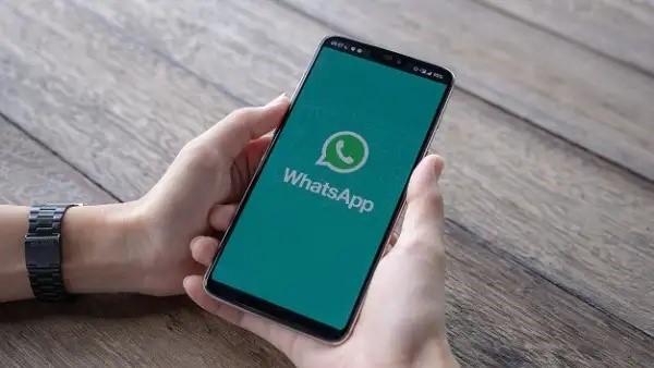 WhatsApp Memudahkan Pengguna dengan Fitur Ringkas Pesan Otomatis