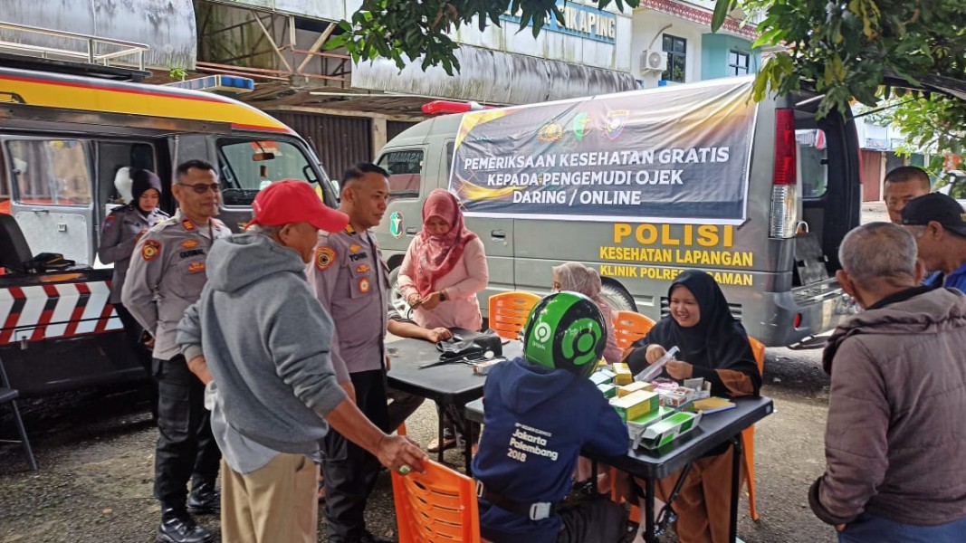 Polda Sumbar Gelar Pemeriksaan Kesehatan Gratis untuk Pengemudi Ojek Online Sambut HUT Bhayangkara ke 79 Polda Sumbar Gelar Pemeriksaan Kesehatan Gratis untuk Pengemudi Ojek Online Sambut HUT Bhayangkara ke 79
