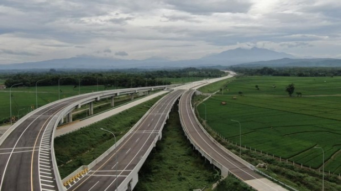 Wapres Gibran Rakabuming Tinjau Proyek Tol Jogja Bawen, Upaya Percepatan Infrastruktur di Jawa Tengah