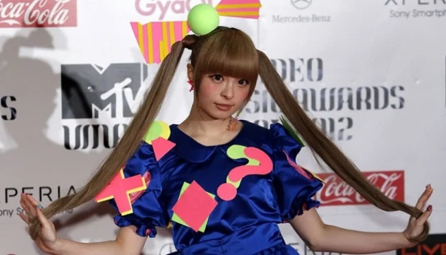 10 Artis Jepang Hebat dengan Penghasilan Tertinggi
