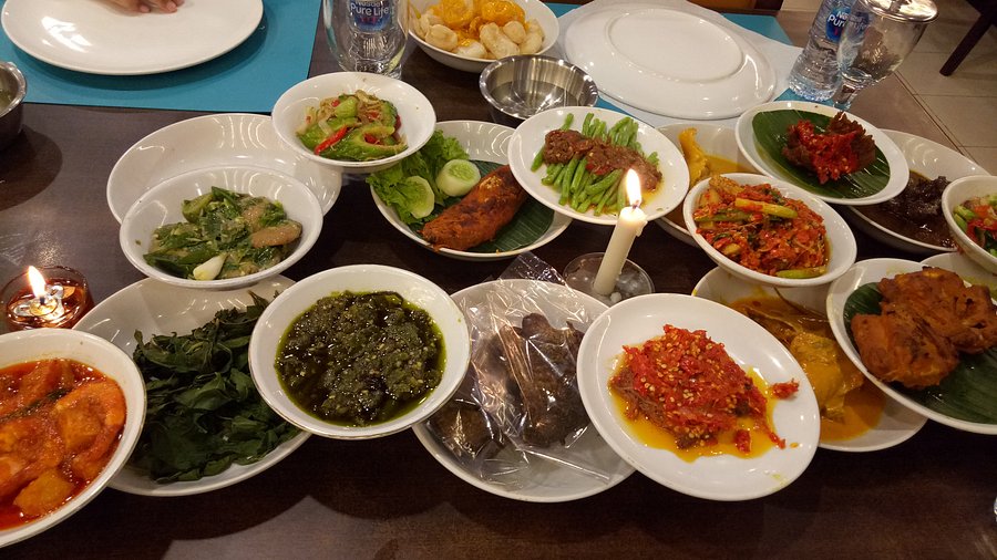 9 Tempat Bukber di Padang dengan Menu Enak dan Suasana Menyenangkan