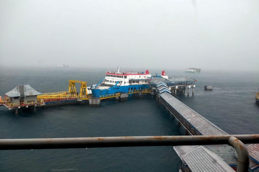 Cuaca Buruk Ganggu Penyeberangan Gilimanuk-Ketapang: Layanan Sempat Ditunda, Kendaraan Menumpuk di Pelabuhan