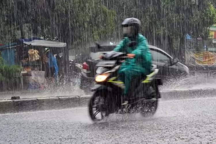 BMKG: Waspada Hujan Lebat di Jabodetabek 7 sampai 8 Juli 2025