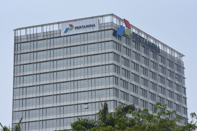 Simon Aloysius Mantiri: Kami Pastikan Bahwa BBM yang Diproduksi oleh Pertamina Selalu Sesuai dengan Standar Nasional dan Global Simon Aloysius Mantiri: Kami Pastikan Bahwa BBM yang Diproduksi oleh Pertamina Selalu Sesuai dengan Standar Nasional dan Global