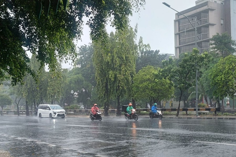 Waspada Cuaca Jakarta Hari Ini: BMKG Prediksi Hujan Guyur Sejak Pagi hingga Malam