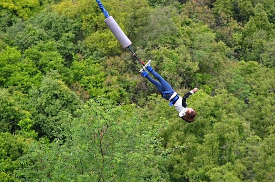 Bungee Jumping Tingkatkan Keberanian dan Percaya Diri