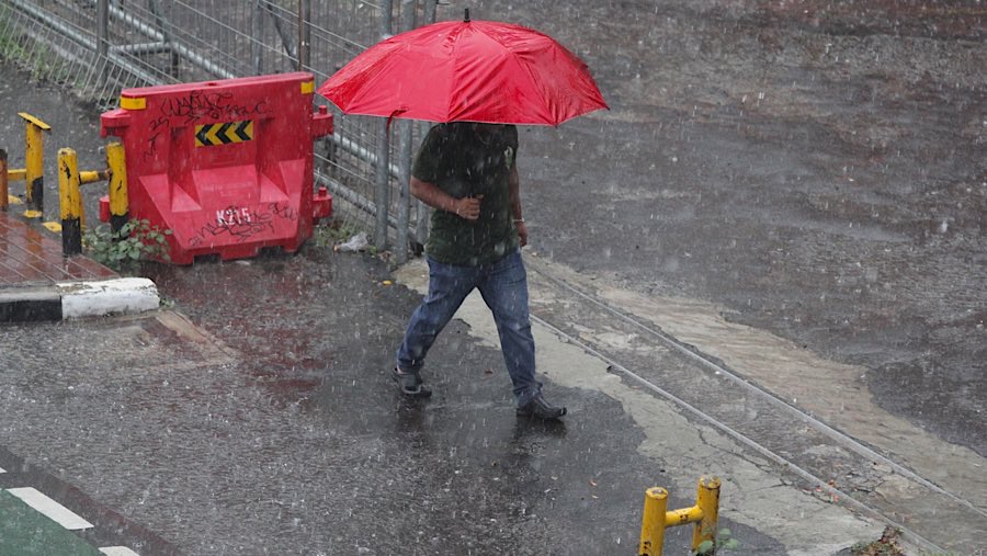 BMKG Imbau Warga Waspada Hujan Lebat di Enam Wilayah Indonesia Hari Ini