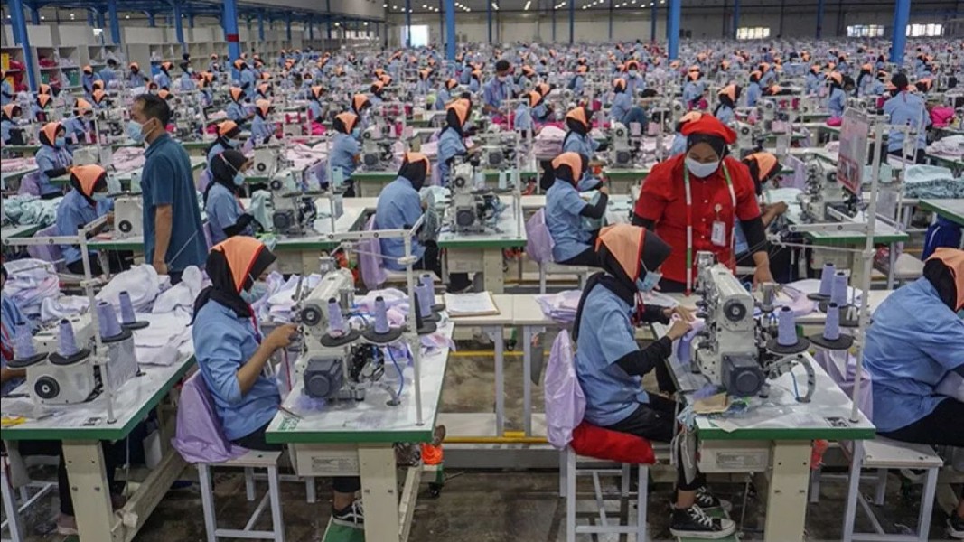 Produk Garmen Tanah Abang Laris Jelang Ramadan, Industri Tekstil Indonesia Hadapi Tantangan