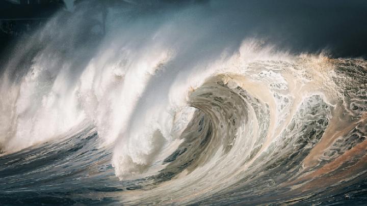BMKG Imbau Waspada Gelombang Tinggi Akibat Siklon Tropis FINA