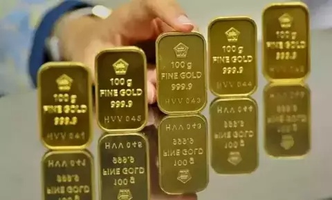 Harga Emas Hari Ini Berfluktuasi