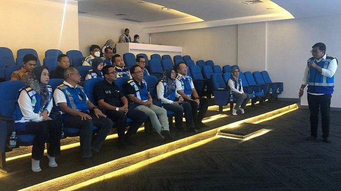 Pemerintah Pastikan Kelancaran Arus Mudik Nataru: Wamen BUMN Pantau Kondisi Jalan Tol Langsung di Lapangan