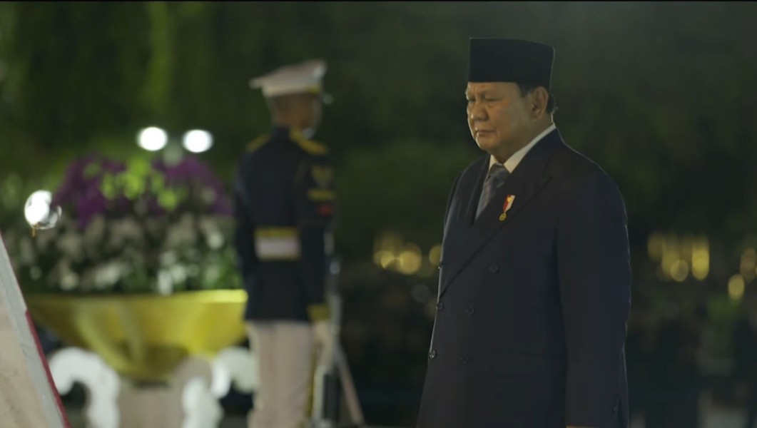 Prabowo Subianto Pimpin Upacara Renungan Suci Hari Pahlawan Nasional di TMP Kalibata