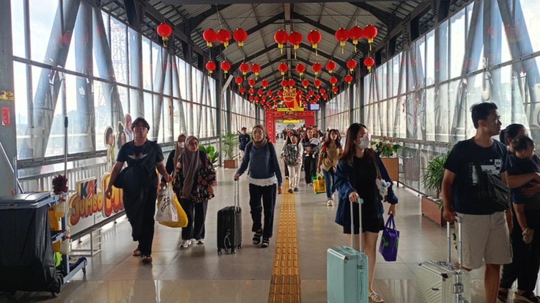 37 Ribu Penumpang Kereta Api Padati Stasiun Malang Libur Imlek