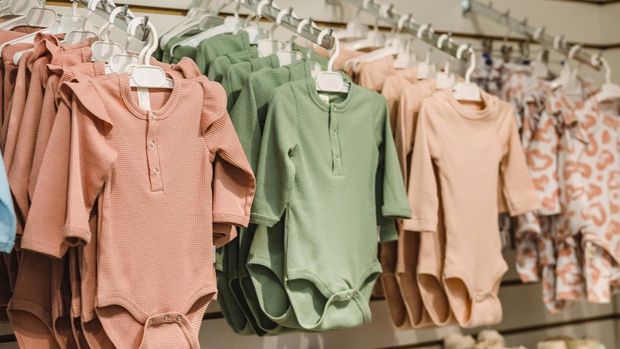 Pilihan Baju Bayi Perempuan 0 sampai 6 Bulan Terbaik