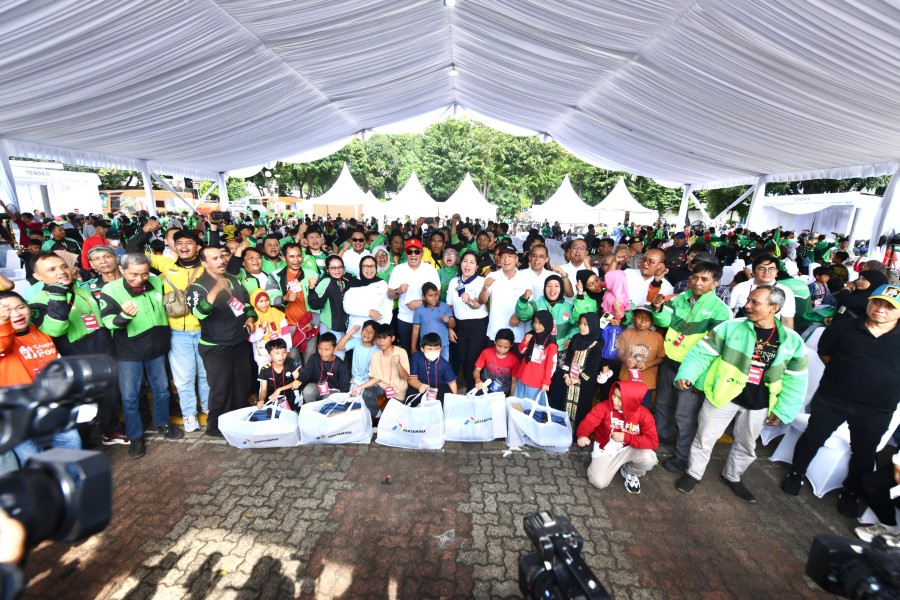 Seribu Senyum Anak Indonesia dari Seribu Seragam Sekolah Bersama Pertamina